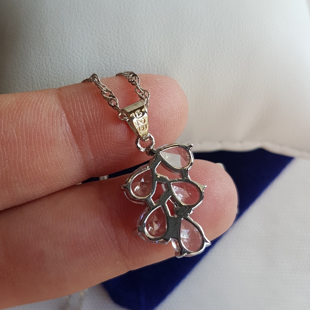 Swarovski Elements 925 Sterling Silver Clear Teardrop Cluster Necklace NEW - Picture 15 of 16